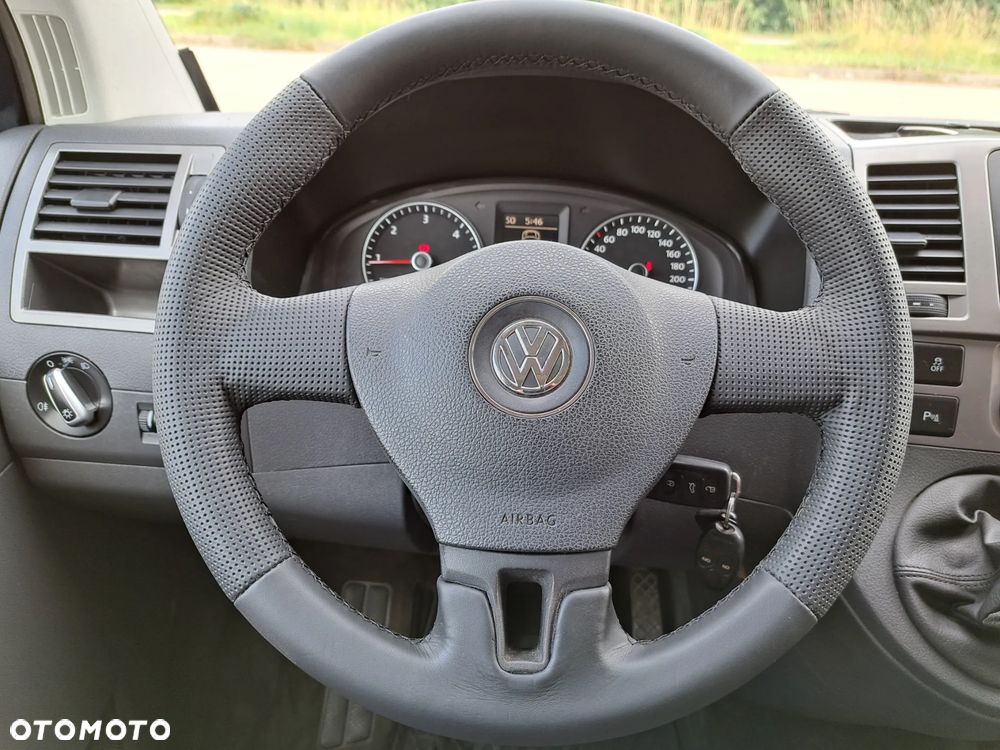 Volkswagen Multivan - 25