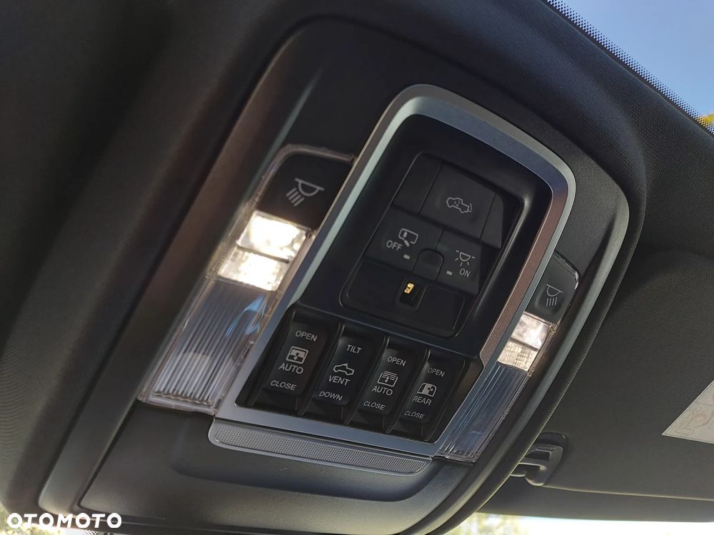 RAM 1500 Laramie Night Premium - 24