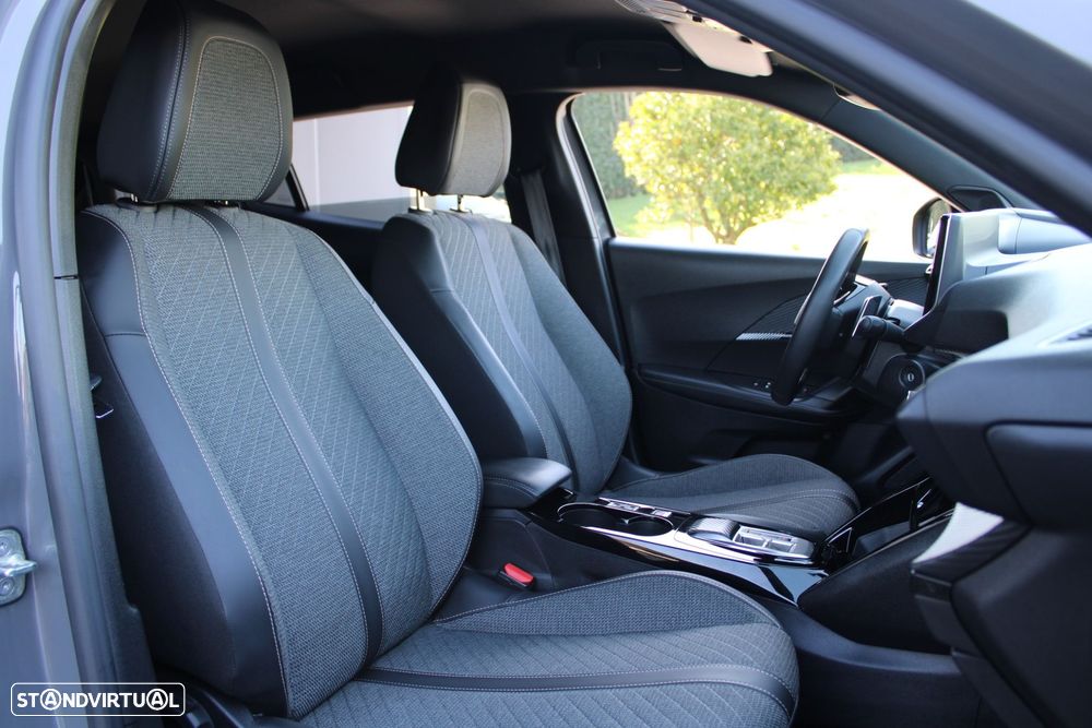 Peugeot 2008 1.2 PureTech Allure Pack EAT8 - 32