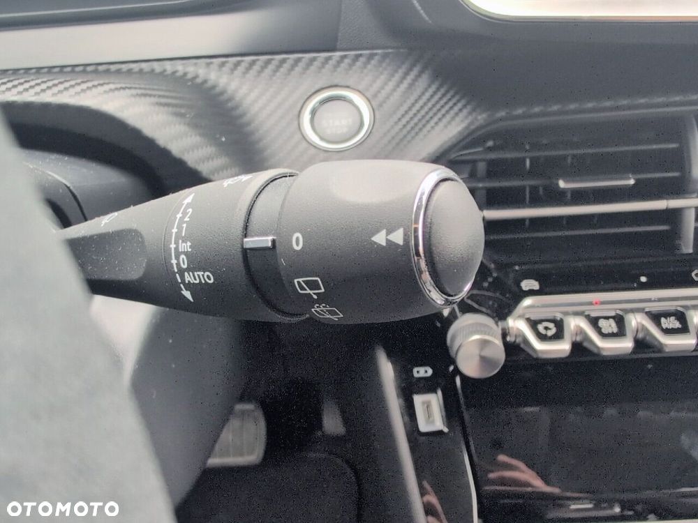 Peugeot 208 - 16