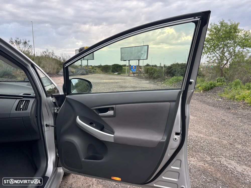 Toyota Prius 1.8 Premium - 23