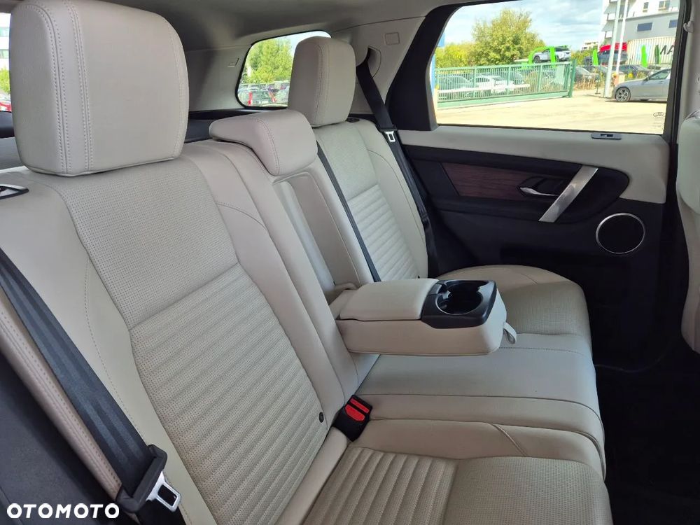 Land Rover Discovery Sport D200 - 17