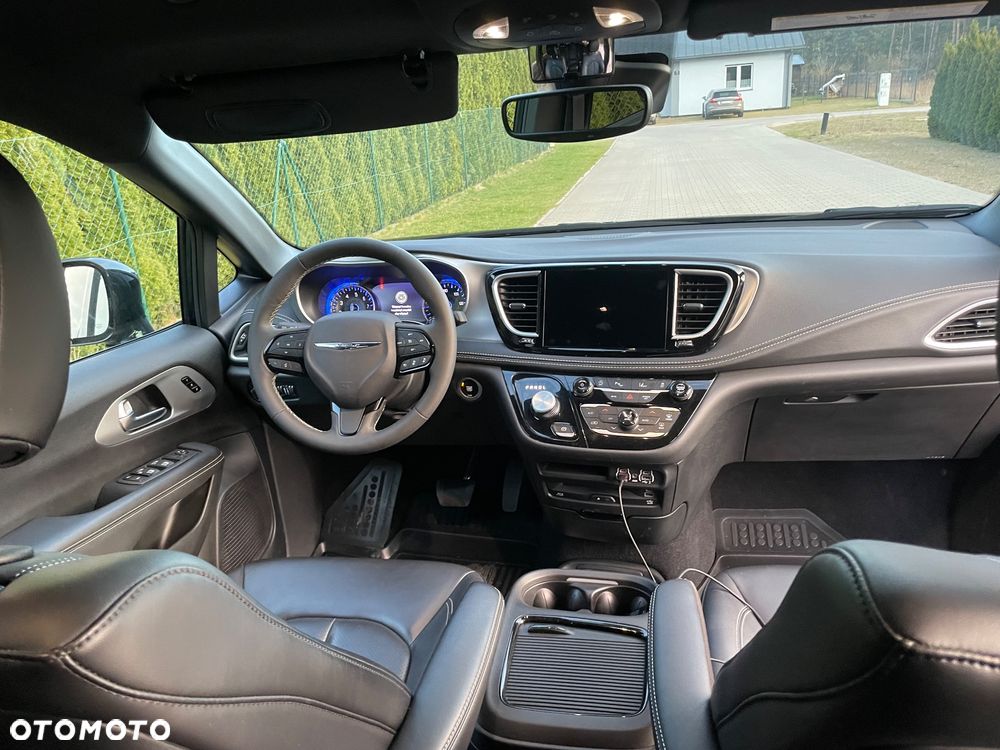 Chrysler Pacifica - 11