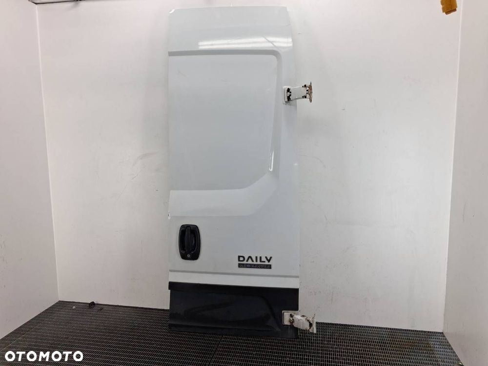 DRZWI TYLNE PRAWE IVECO DAILY VI L2H3 KOMPLETNE - 1