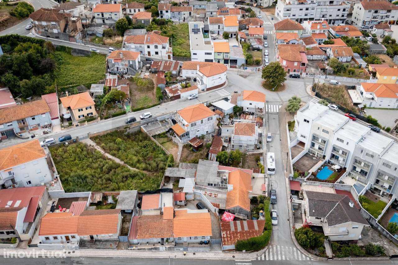 Moradia Isolada com Grande Potencial em Fundo de Vila, S. João da Made - Grande imagem: 4/9