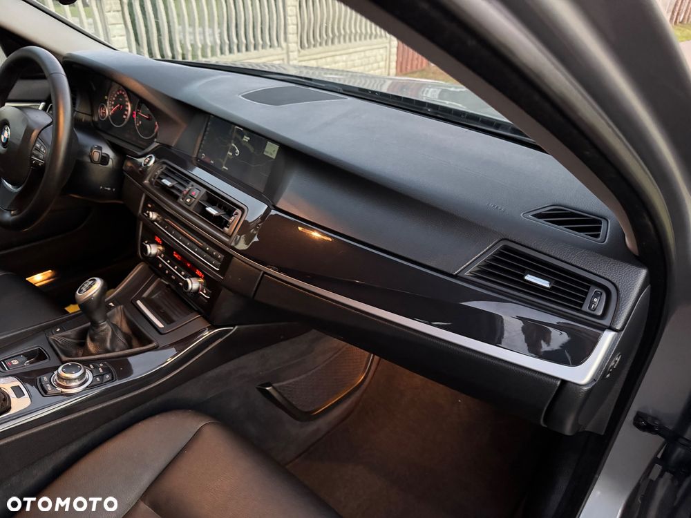 BMW Seria 5 520d Special Edition - 26