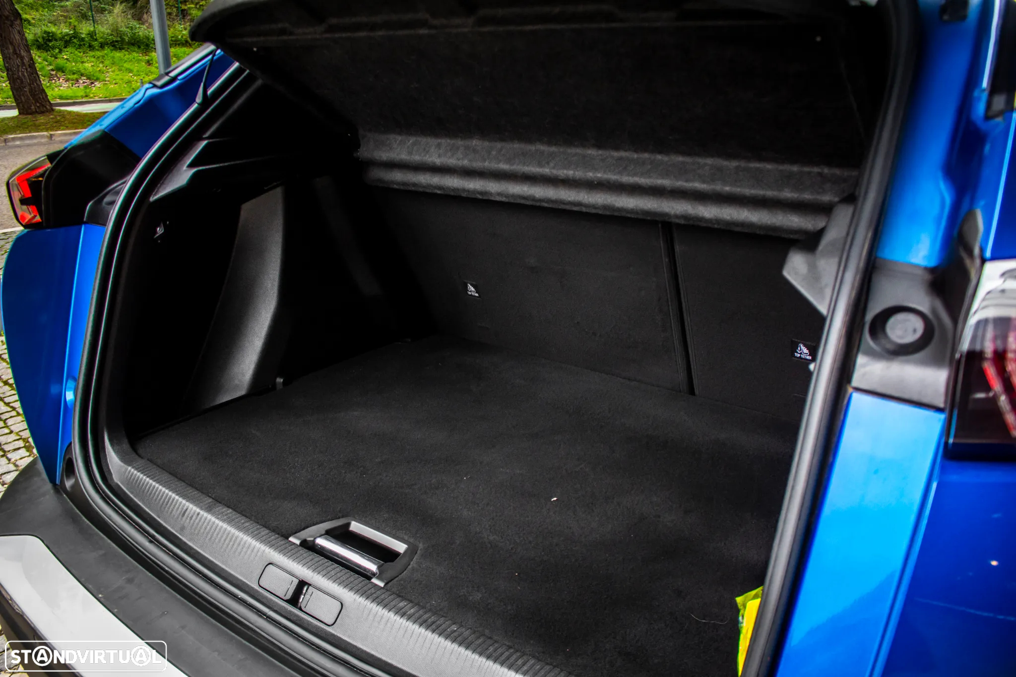 Peugeot e-2008 Allure - 31