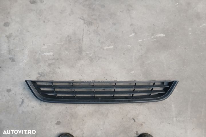 Grila bara fata centru 3C8853677 3C8853677 Volkswagen VW Passat CC 1 - 1