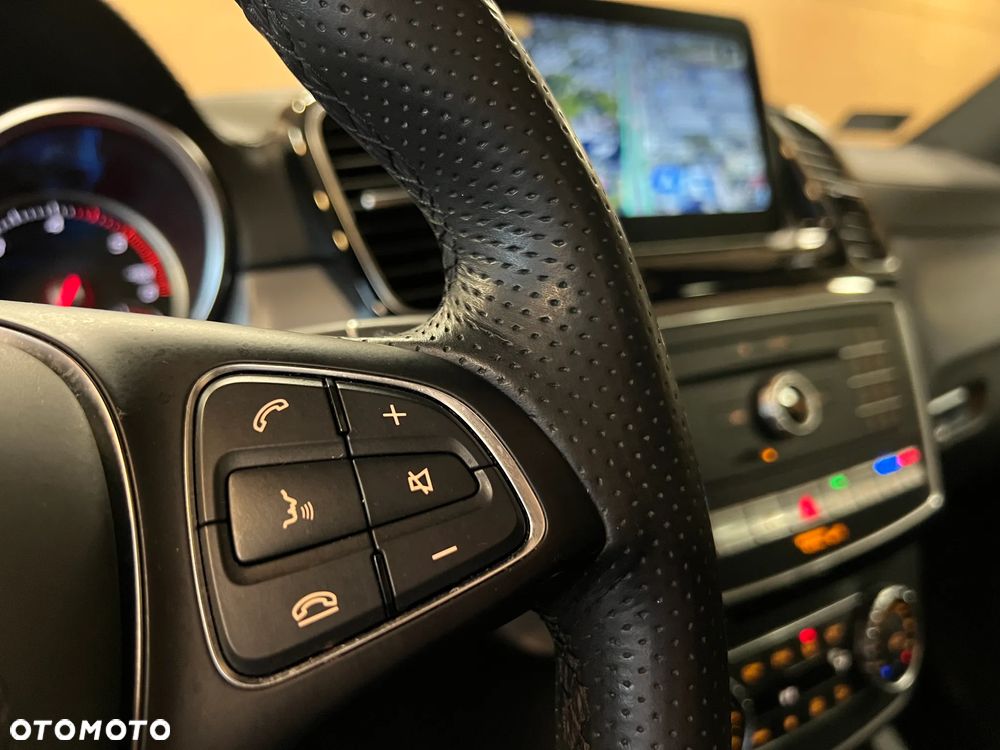 Mercedes-Benz GLS - 16