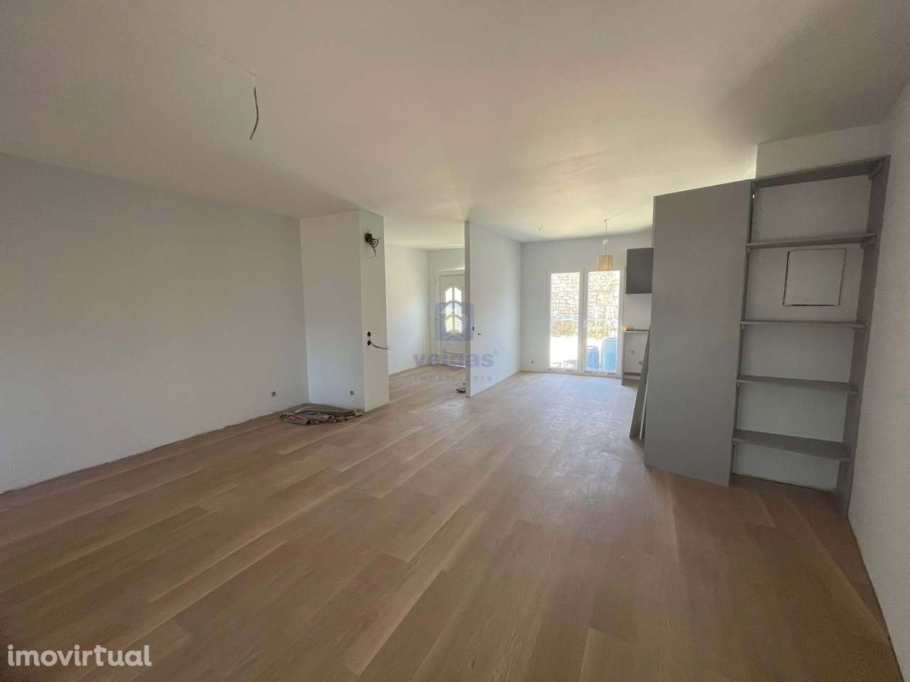 Oportunidade de investimento!!  Terreno com duas moradias em fase de a - Grande imagem: 4/18