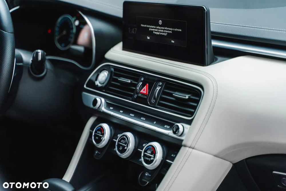 Genesis G70 2.0T Plus AWD 8AT Sport - 39