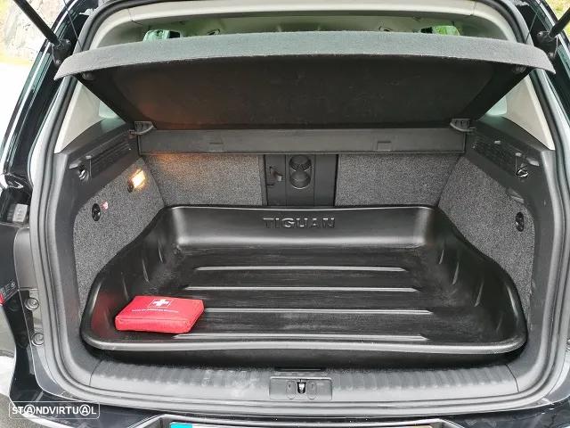VW Tiguan 2.0 TDi Sport BlueMotion - 27