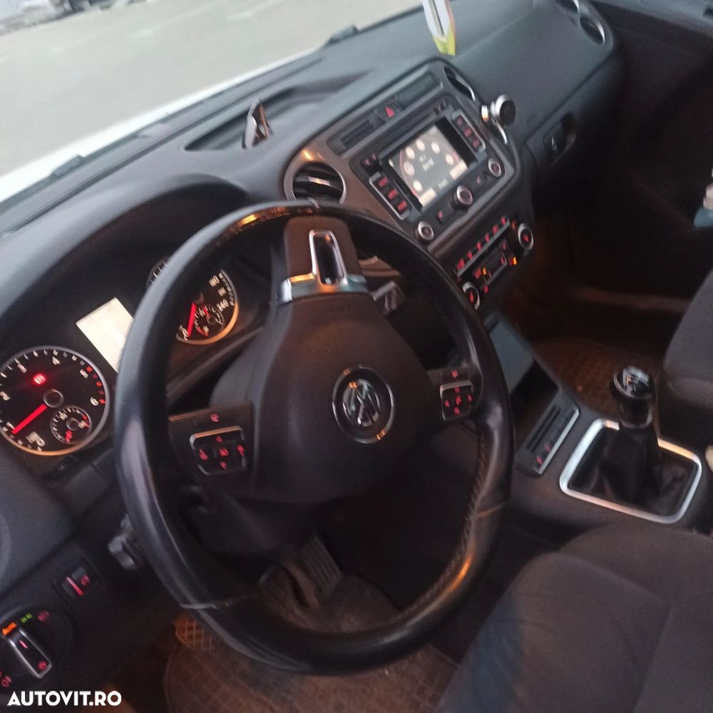 Volkswagen Tiguan 2.0 TDI DPF BlueMotion Technology Exclusive - 12