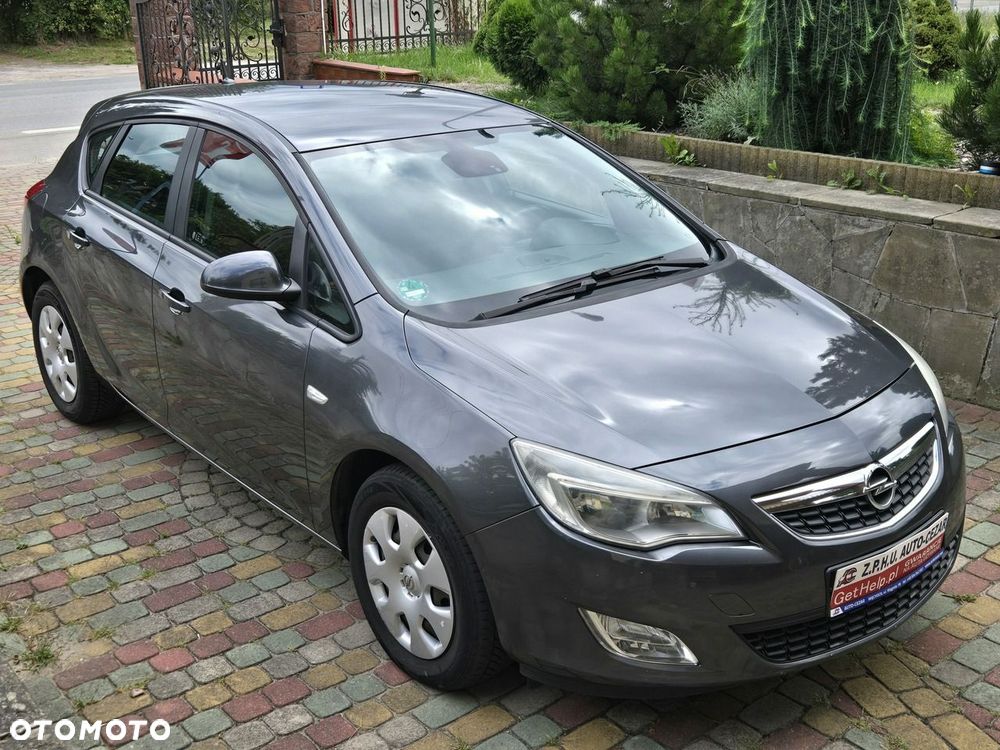 Opel Astra 2010 photo 3
