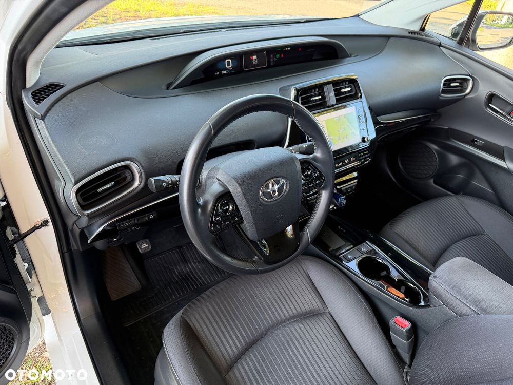 Toyota Prius (Hybrid) Life - 8