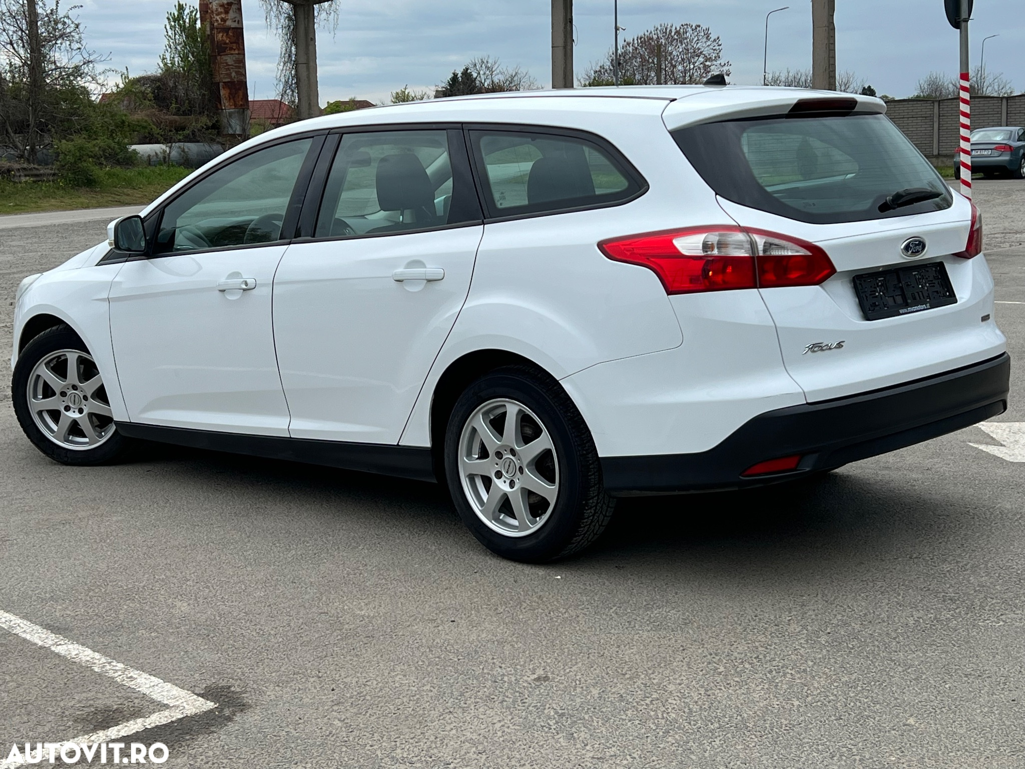 Ford Focus 1.6 TDCI DPF Ambiente - 2