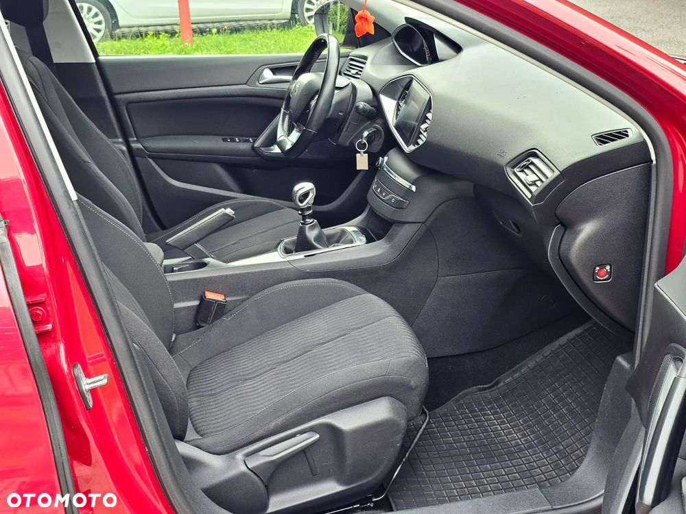 Peugeot 308 - 8