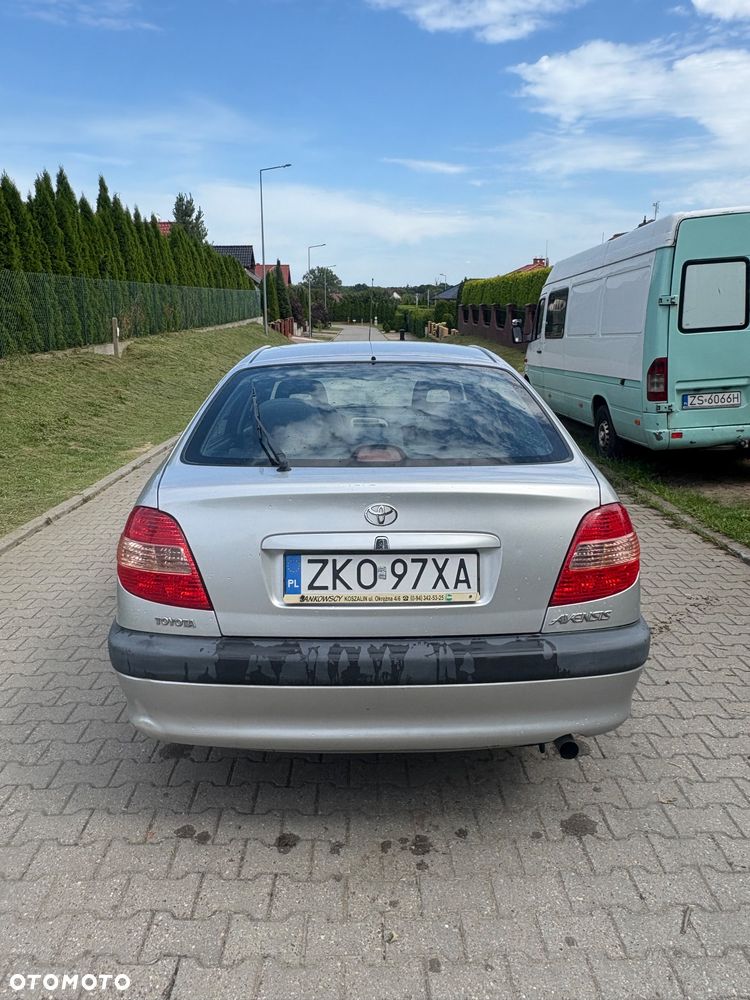 Toyota Avensis - 10