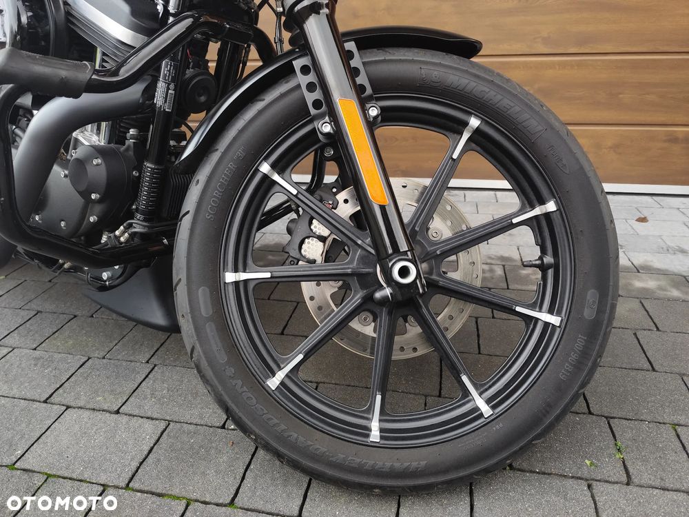 Harley-Davidson Sportster Iron 883 - 16