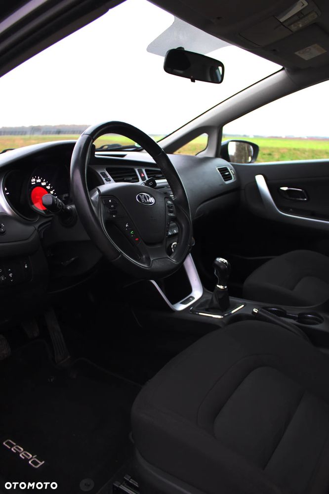 Kia Ceed - 8