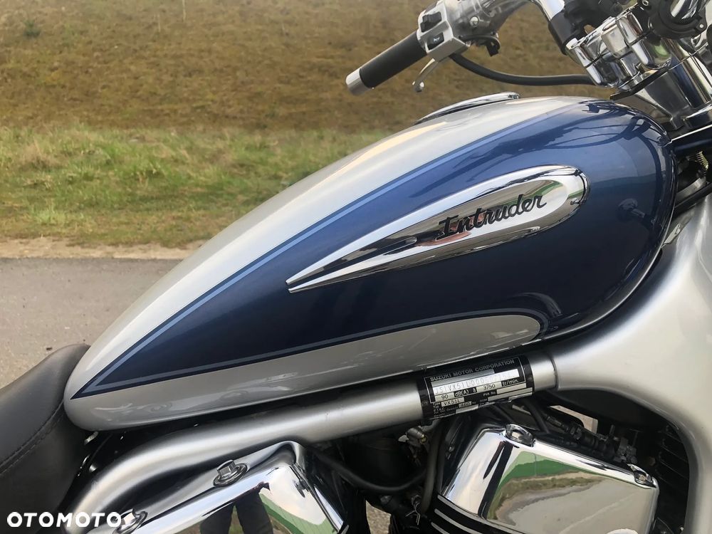 Suzuki Intruder - 27