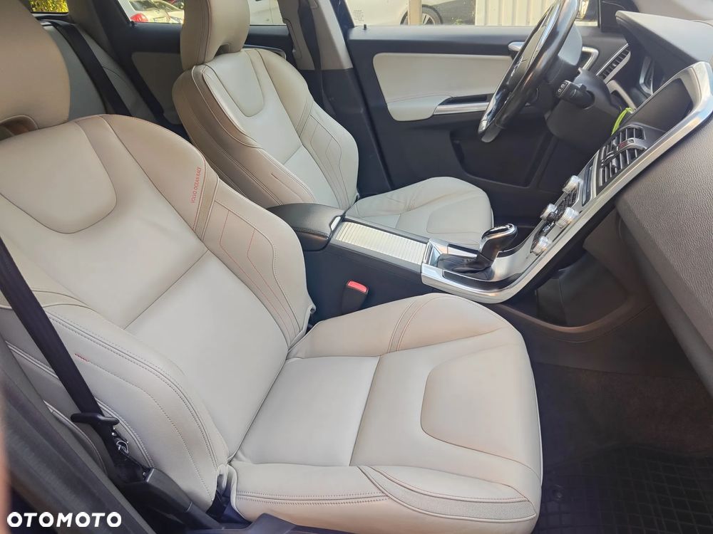Volvo XC 60 D4 Drive-E Ocean Race - 11