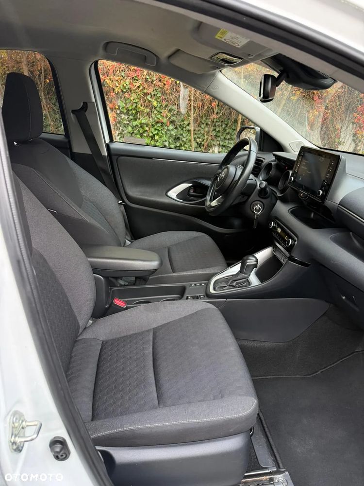 Toyota Yaris ver-hybrid-1-5-comfort - 17