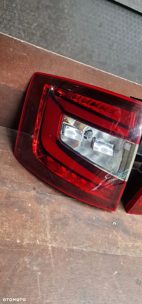LAMPA TYLNA PRAWA/ LEWA  SKODA OCTAVIA III Lift KOMBI 5E9945207 5E9945208 - 4