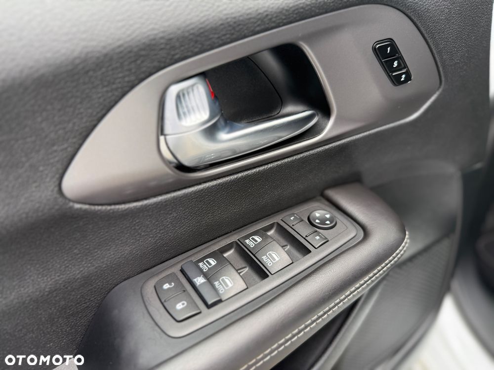 Chrysler Pacifica - 20