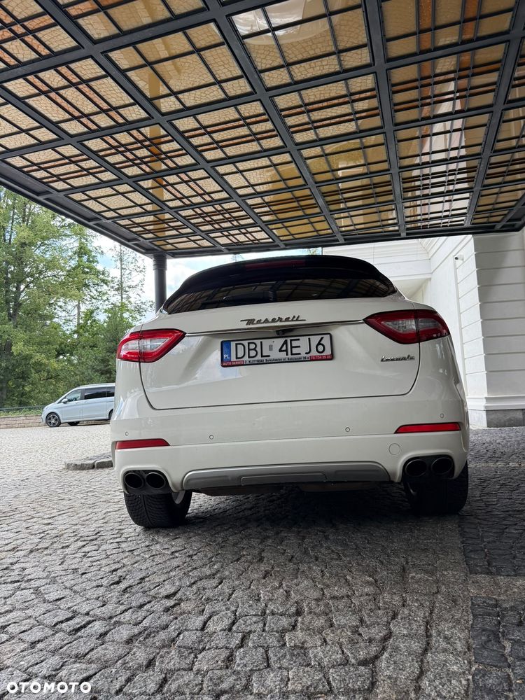 Maserati Levante Essence - 5