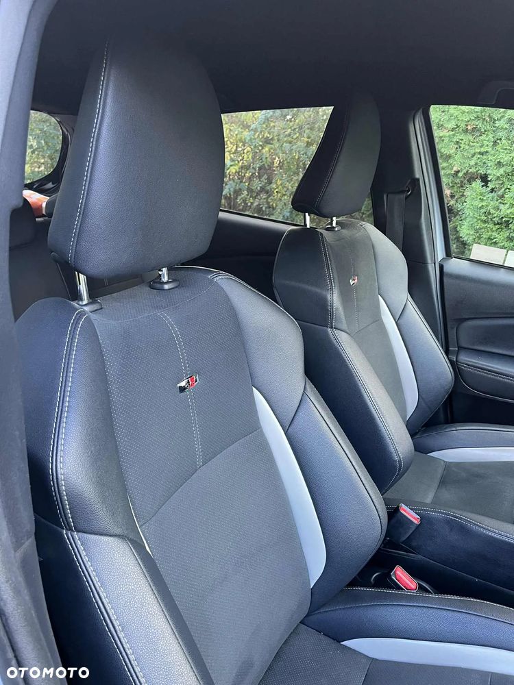 Toyota Yaris Hybrid 100 GR Sport - 9