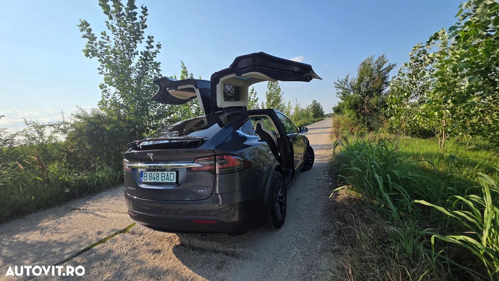 Tesla Model X - 18