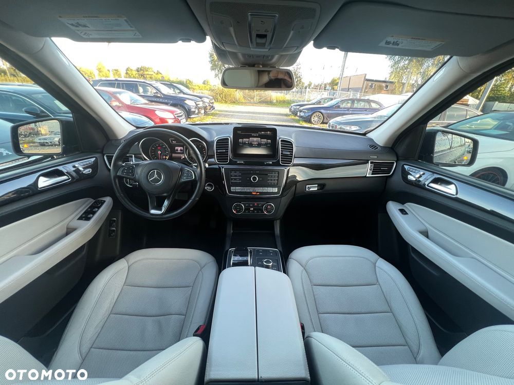 Mercedes-Benz GLS - 29