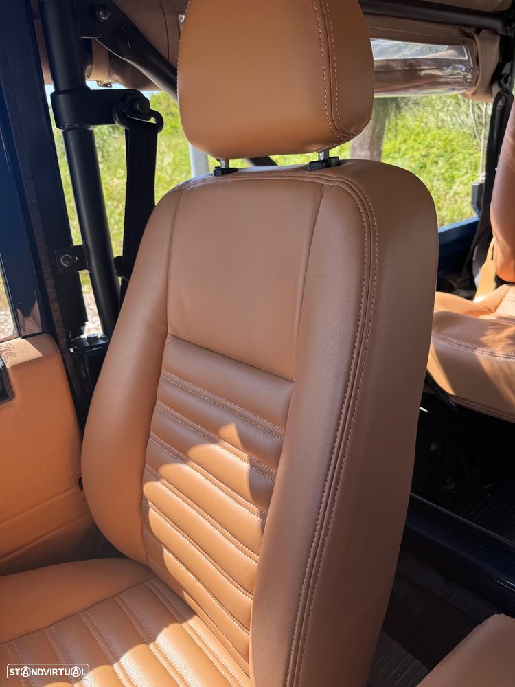 Land Rover Defender 90 2.5 Td5 Soft Top - 12
