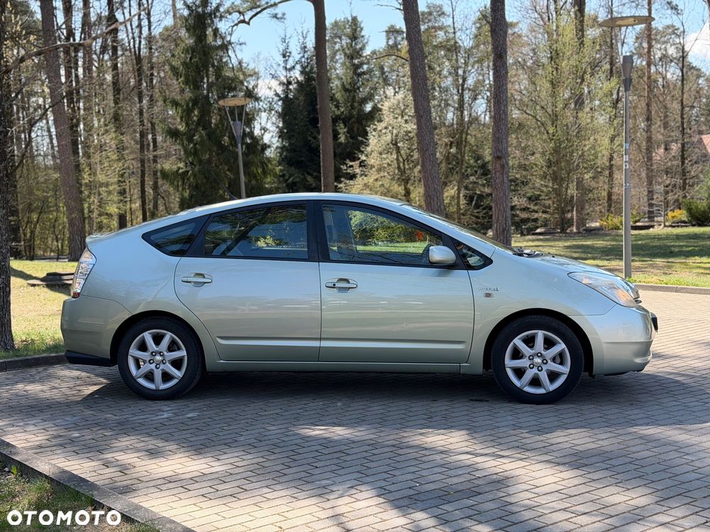 Toyota Prius 1.5 VVT-i Sol - 2