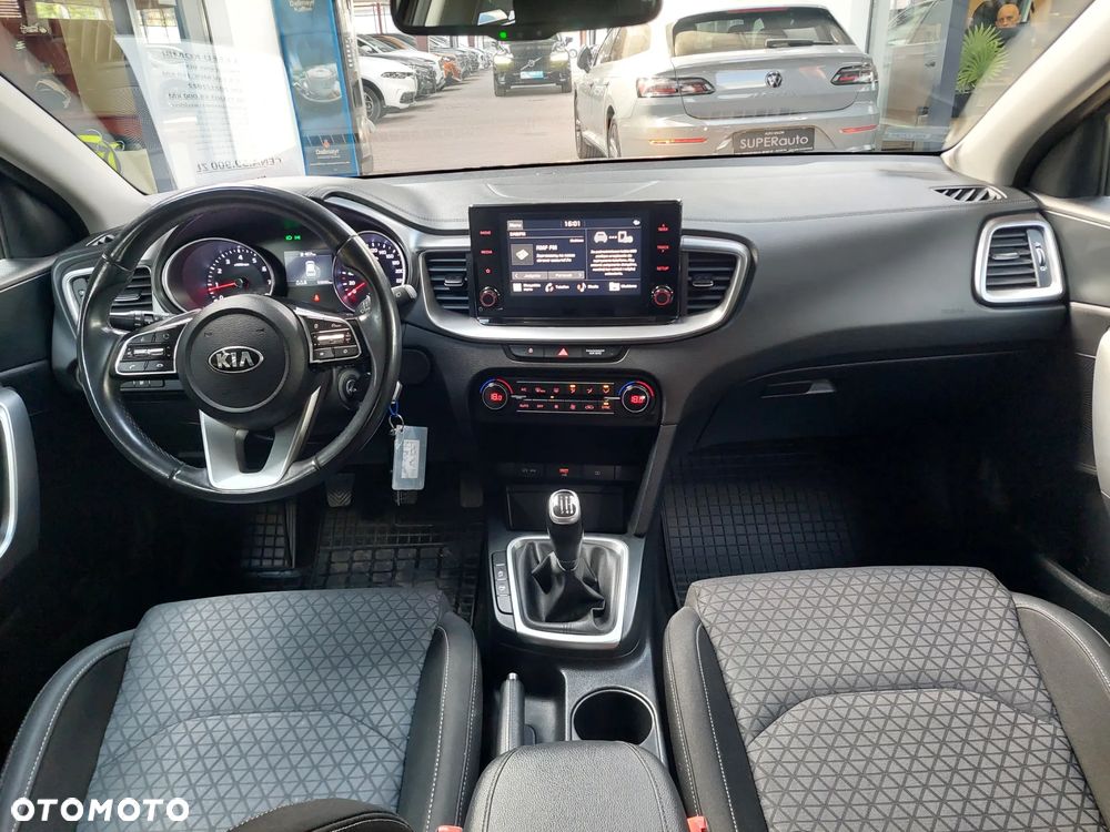 Kia Ceed 1.5 T-GDI M - 19