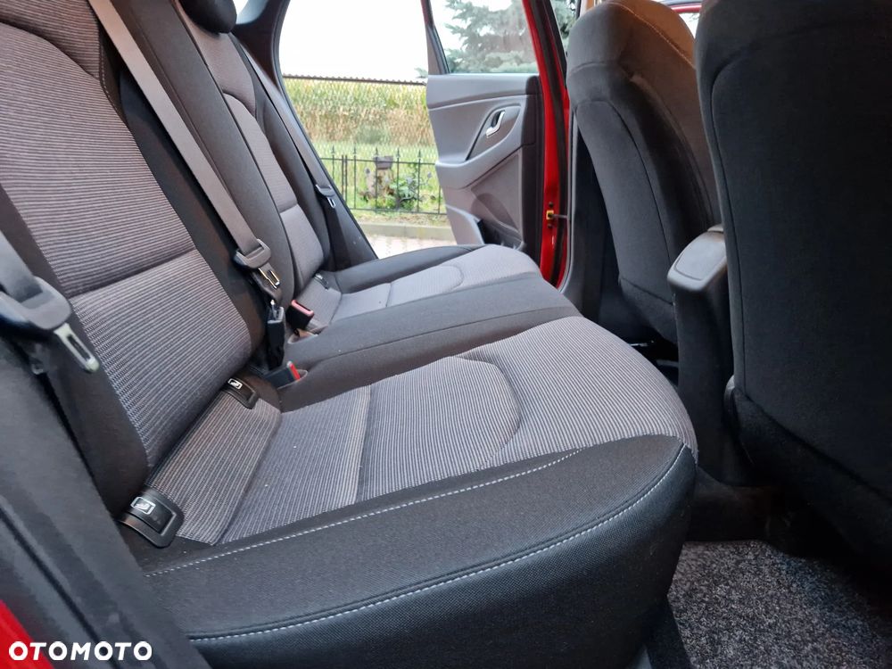 Hyundai i30 1.5 DPI Classic + - 15