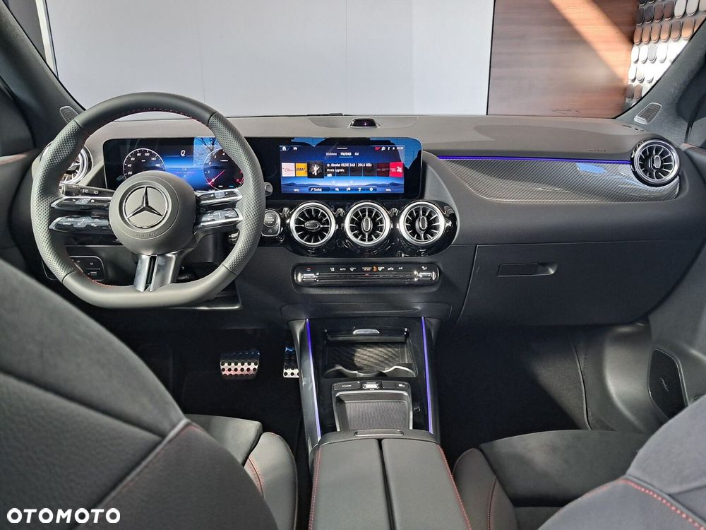 Mercedes-Benz GLA - 27