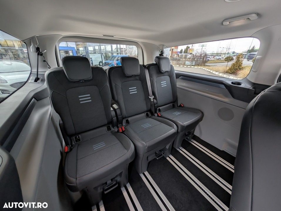 Ford Tourneo Custom - 32