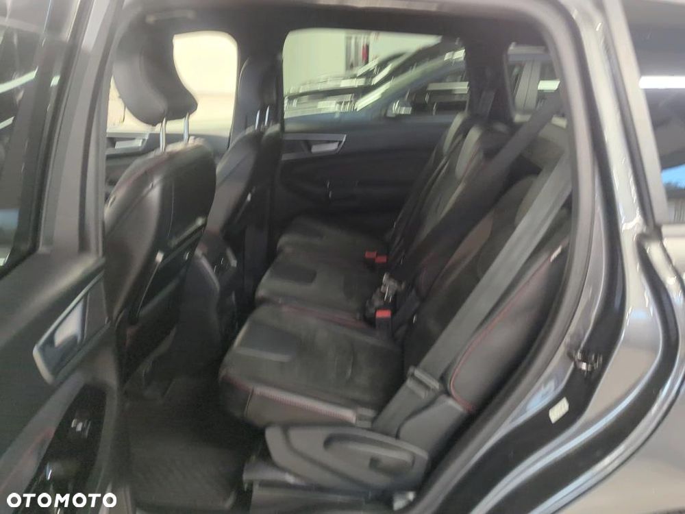 Ford S-Max - 12