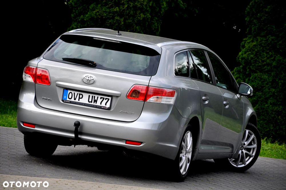 Toyota Avensis 1.8 Premium - 17
