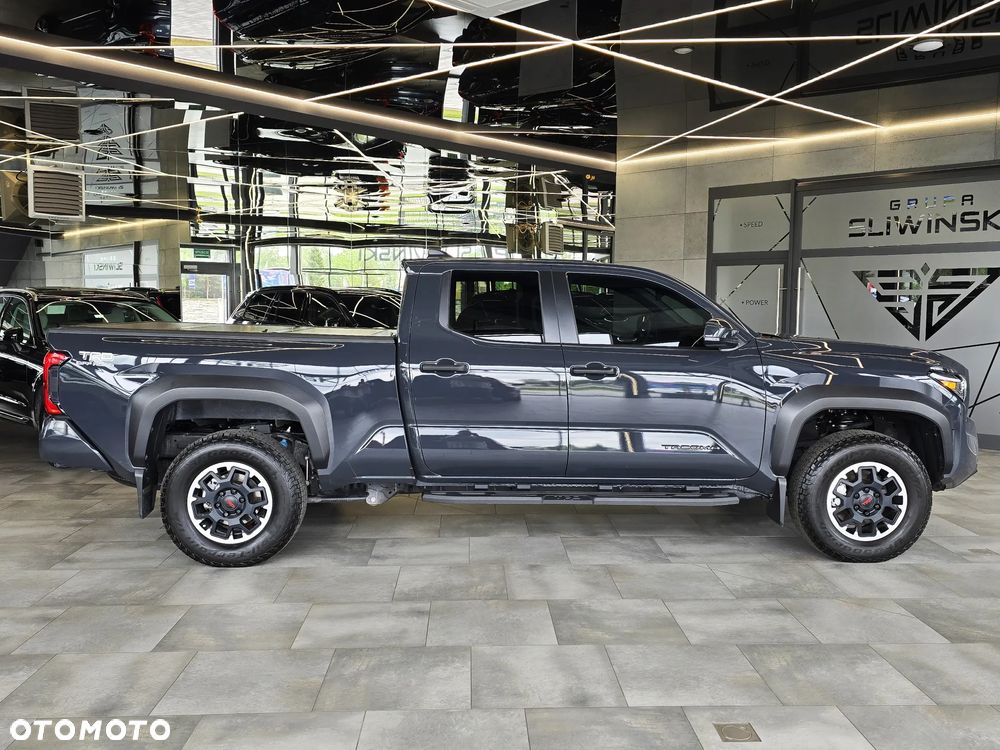 Toyota Tacoma - 11