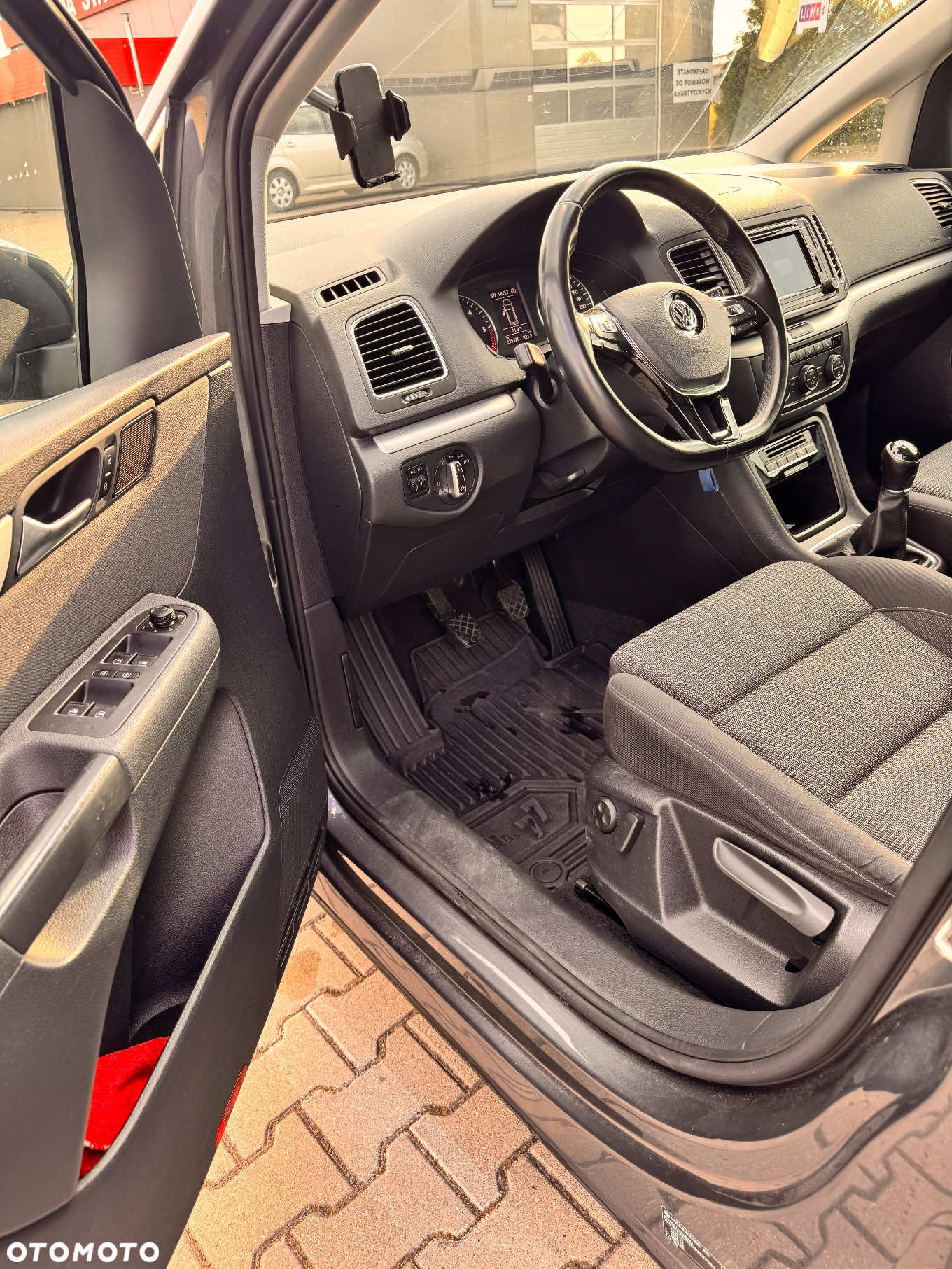 Volkswagen Sharan 2.0 TDI BMT Comfortline - 11