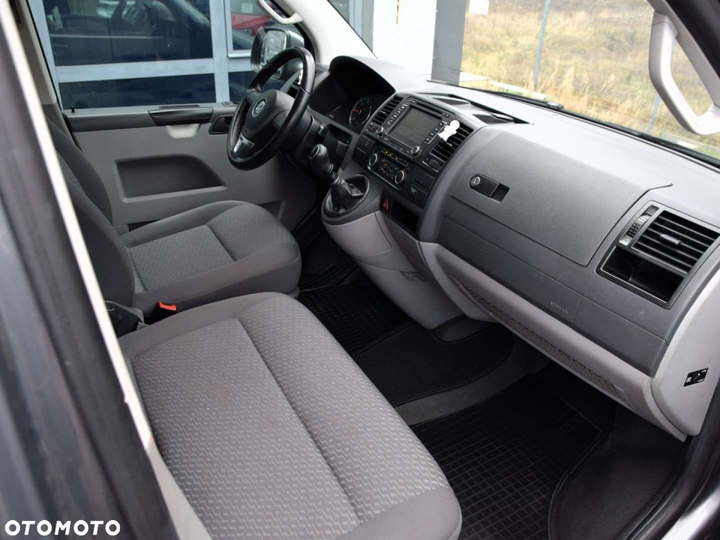 Volkswagen Caravelle - 6