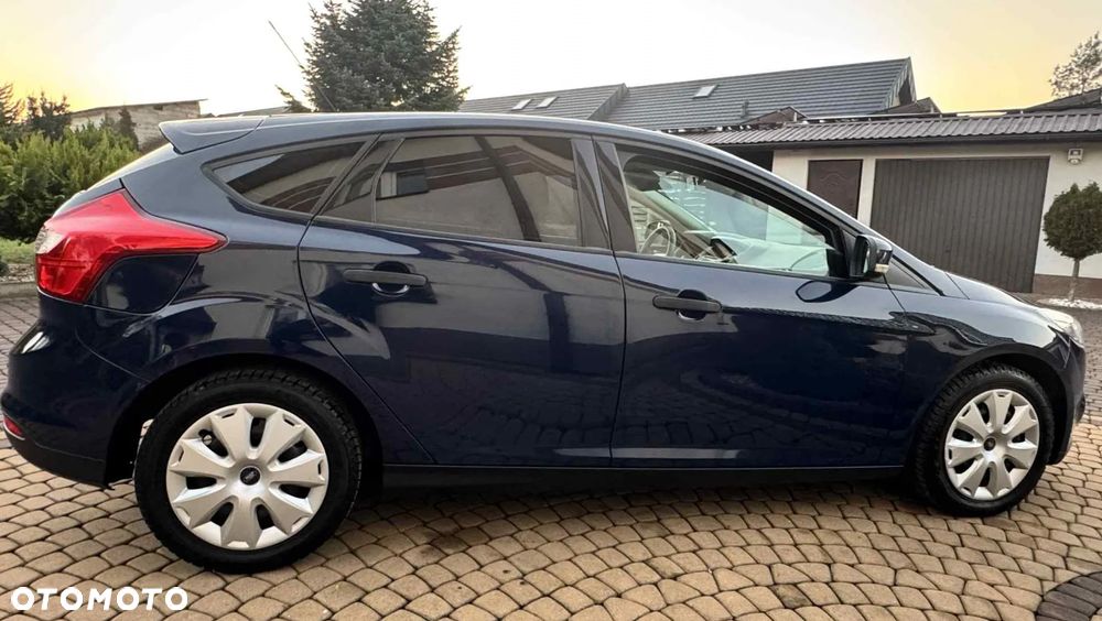 Ford Focus 1.6 Ambiente Start - 2