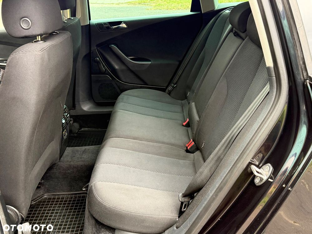 Volkswagen Passat - 33