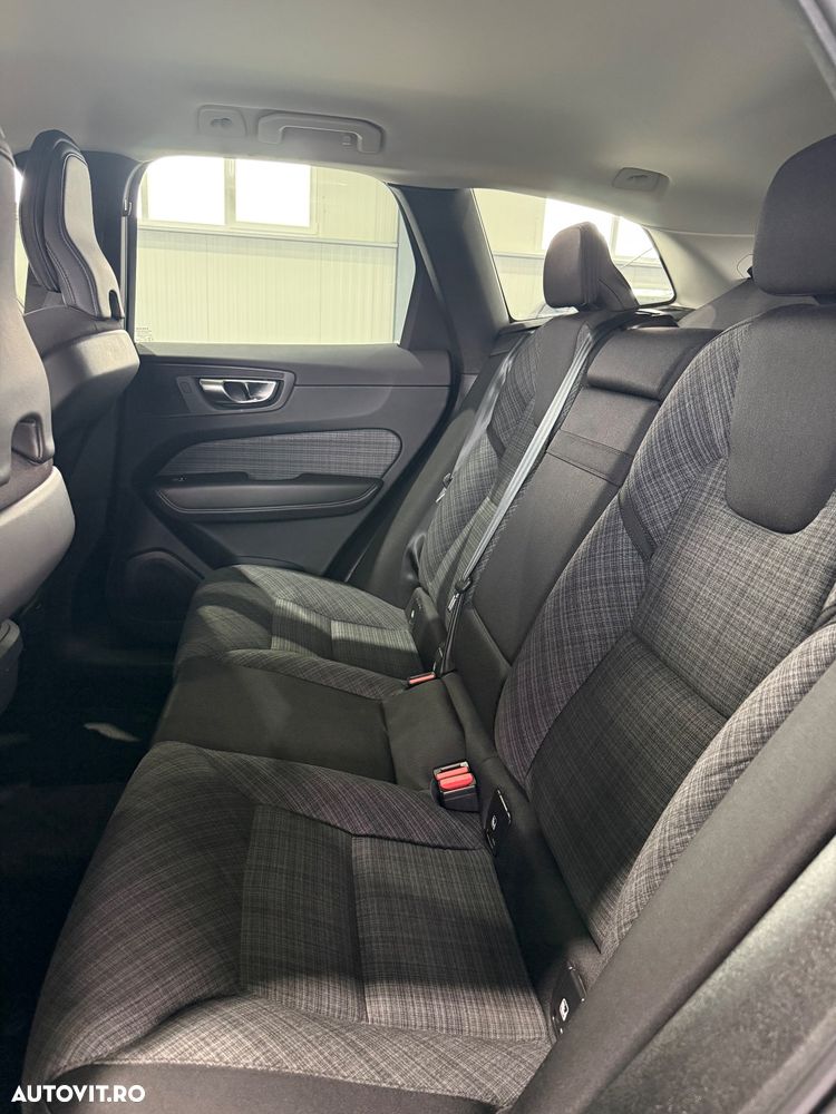 Volvo XC 60 B4 MHEV AWD Momentum Pro - 14