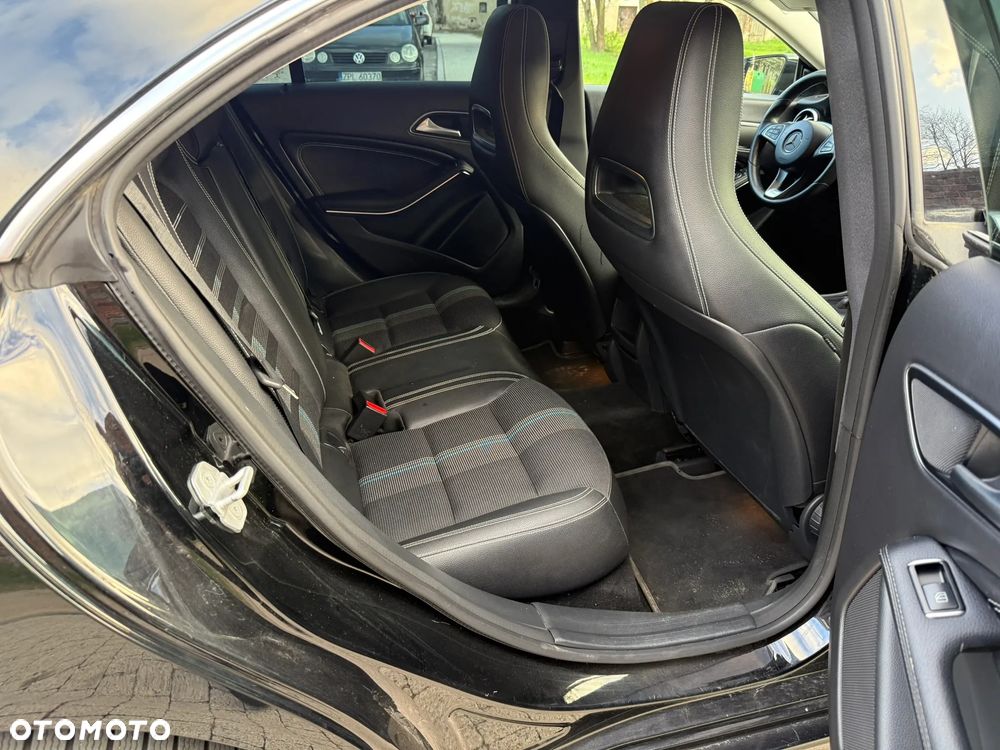 Mercedes-Benz CLA 180 7G-DCT - 14