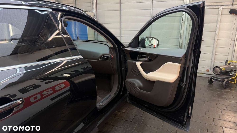 Jaguar F-Pace - 37