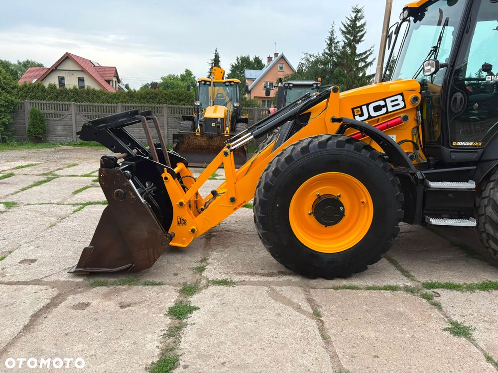 JCB 4CX - 17